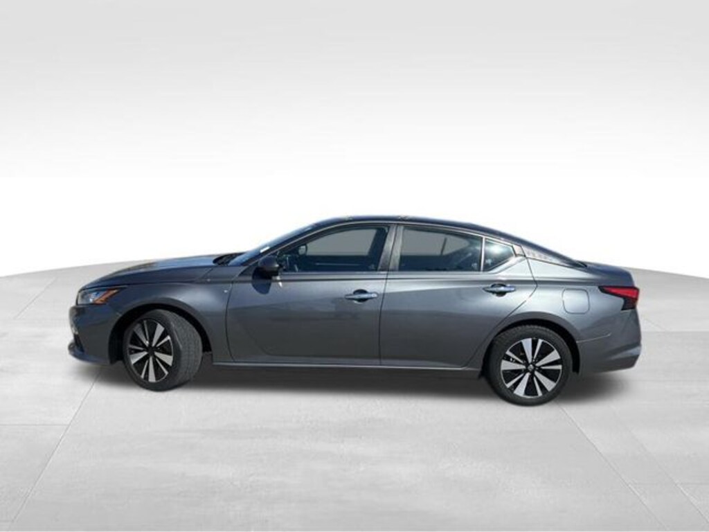 Used 2022 Nissan Altima 2.5 SV Sedan