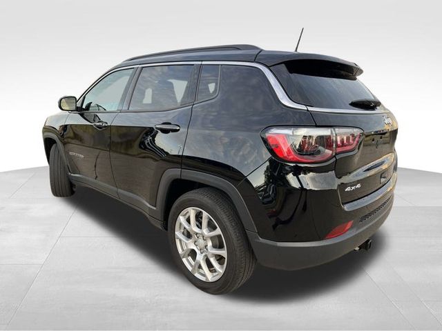2024 Jeep Compass Latitude Lux photo 4
