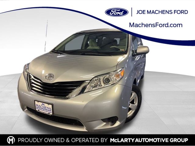 2014 Toyota Sienna LE's photo