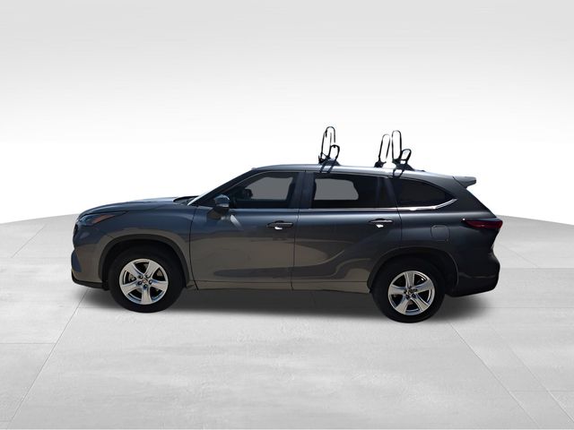 2023 Toyota Highlander L photo 4
