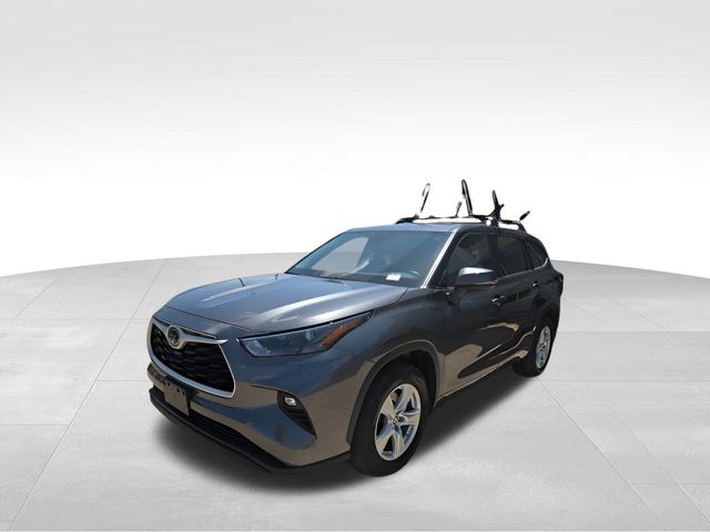 2023 Toyota Highlander L photo 3