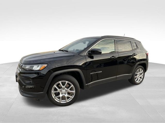 2024 Jeep Compass Latitude Lux photo 2