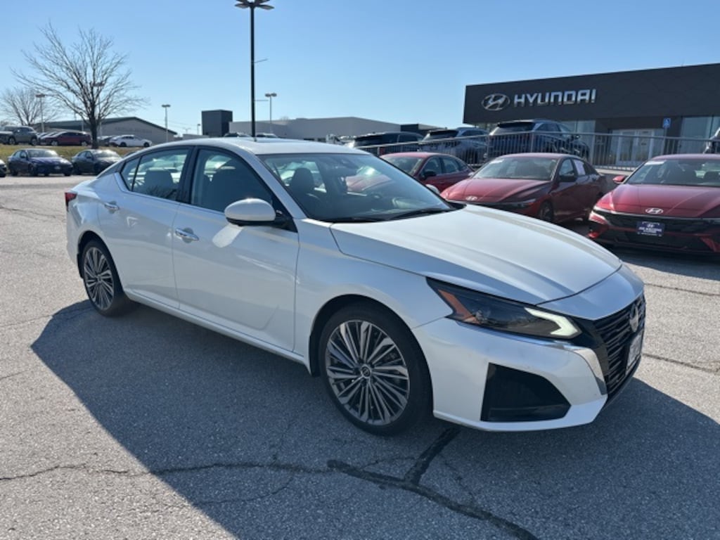 Used 2023 Nissan Altima 2.5 SL Sedan