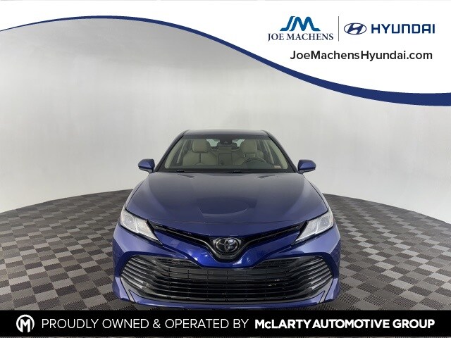 2018 Toyota Camry LE photo 3