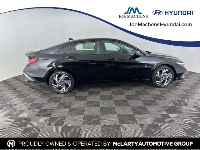 2025 Hyundai Elantra SEL Sport photo 4