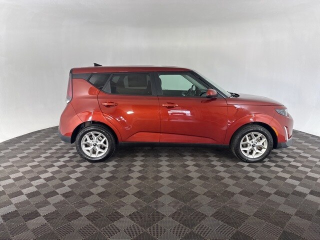2023 Kia Soul LX photo 3