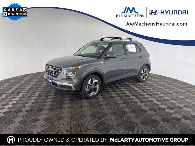 2024 Hyundai Venue SEL photo 3