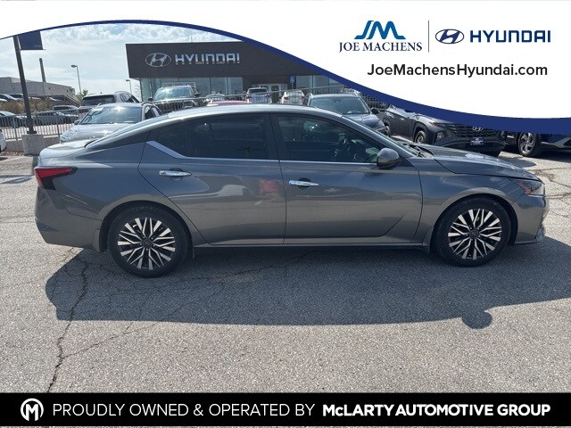 2023 Nissan Altima 2.5 SV photo 2