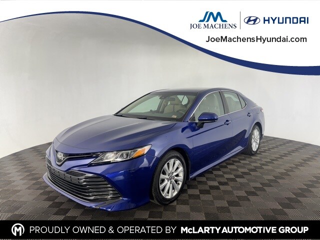 2018 Toyota Camry LE photo 4