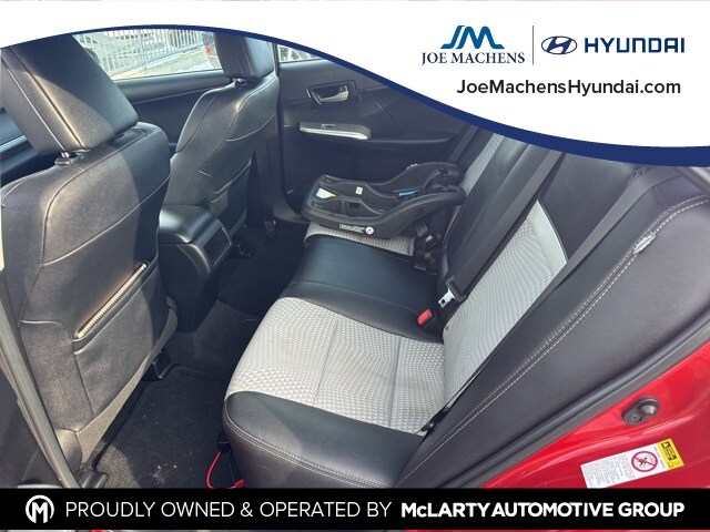 2012 Toyota Camry SE photo 2