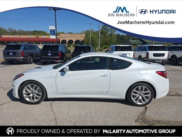 2016 Hyundai Genesis Coupe 3.8 photo 2