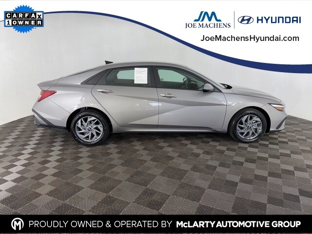 2024 Hyundai Elantra Hybrid Blue photo 4