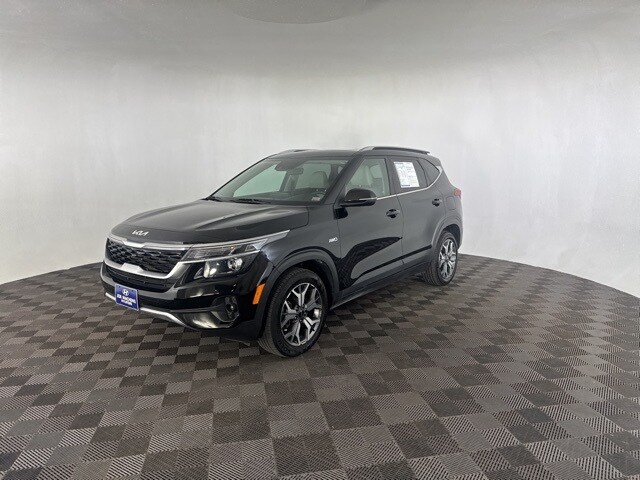 2022 Kia Seltos EX photo 2