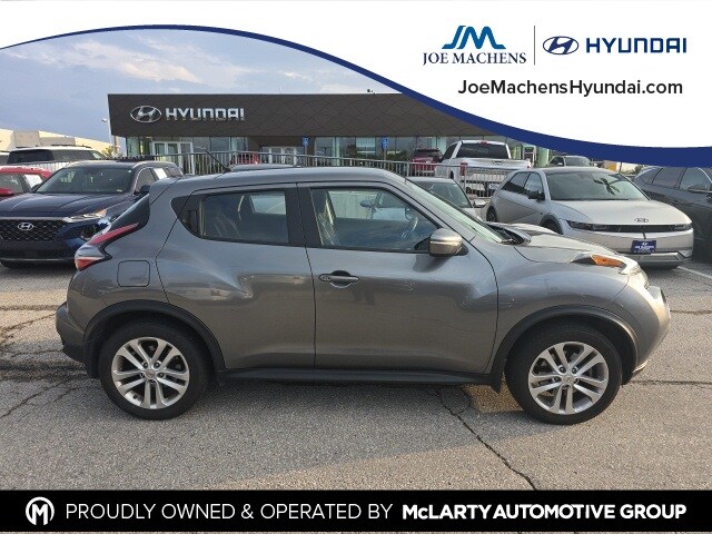 2015 Nissan Juke S photo 2
