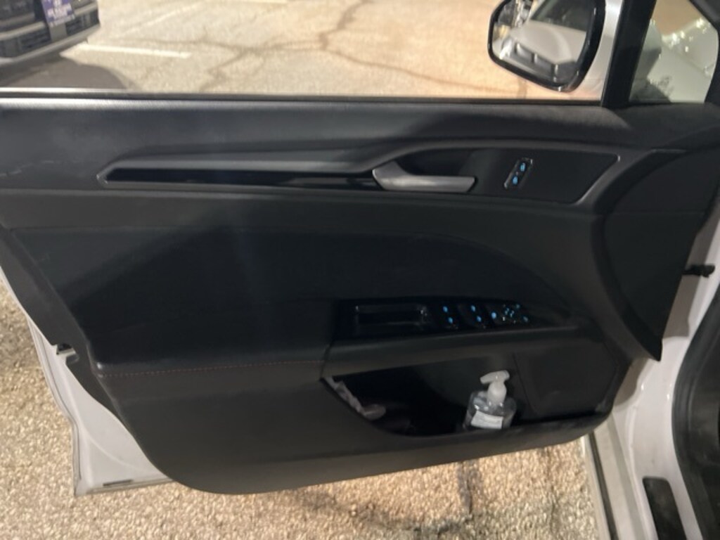 Used 2016 Ford Fusion SE Sedan