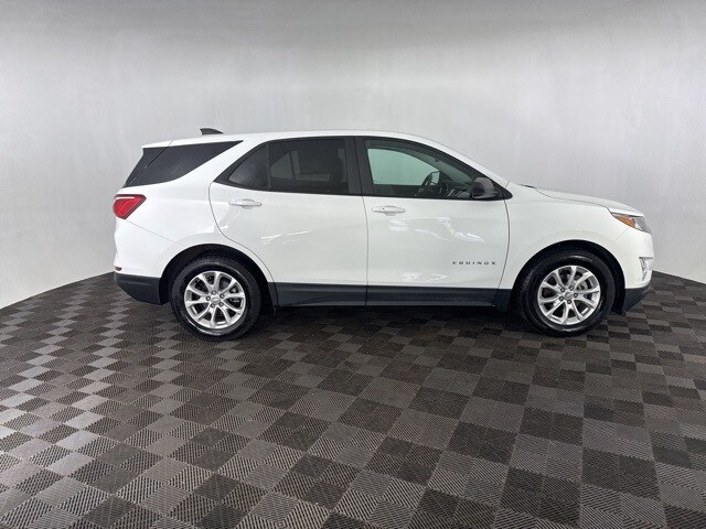 2020 Chevrolet Equinox LS photo 4