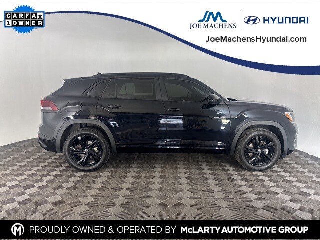 2025 Volkswagen Atlas Cross Sport SEL R-Line photo 2