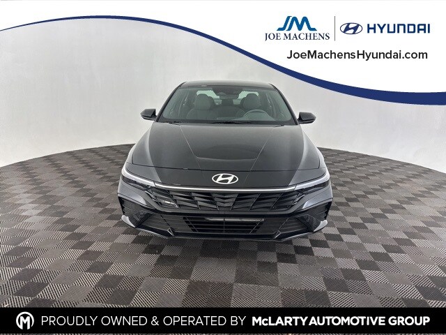 2025 Hyundai Elantra SEL Sport photo 2