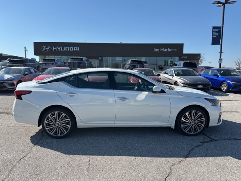 Used 2023 Nissan Altima 2.5 SL Sedan