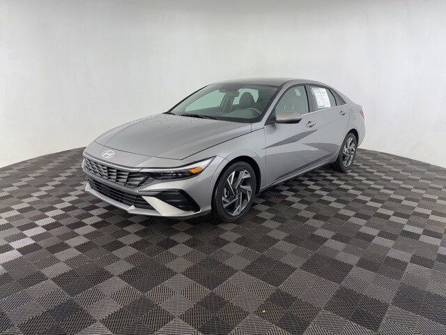 2025 Hyundai Elantra SEL Convenience photo 3