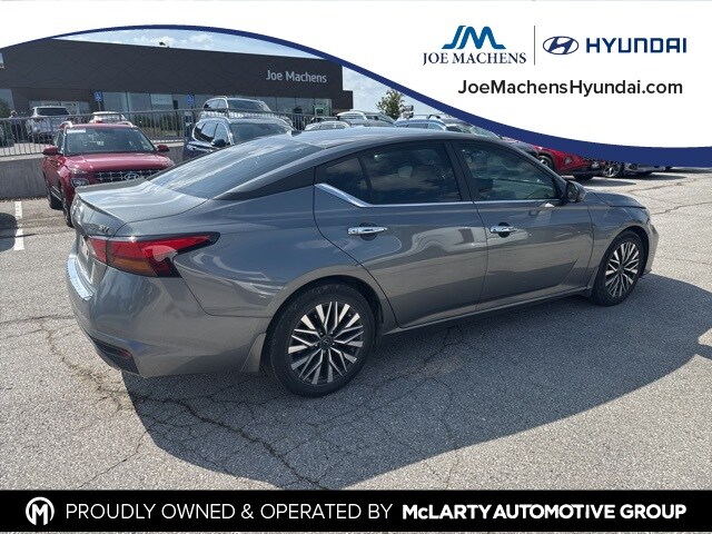 2023 Nissan Altima 2.5 SV photo 3