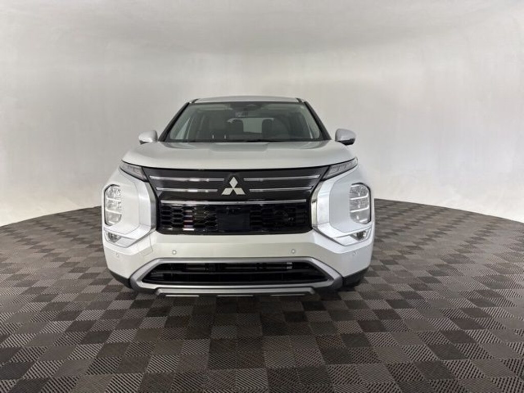 Used 2025 Mitsubishi Outlander SE SUV