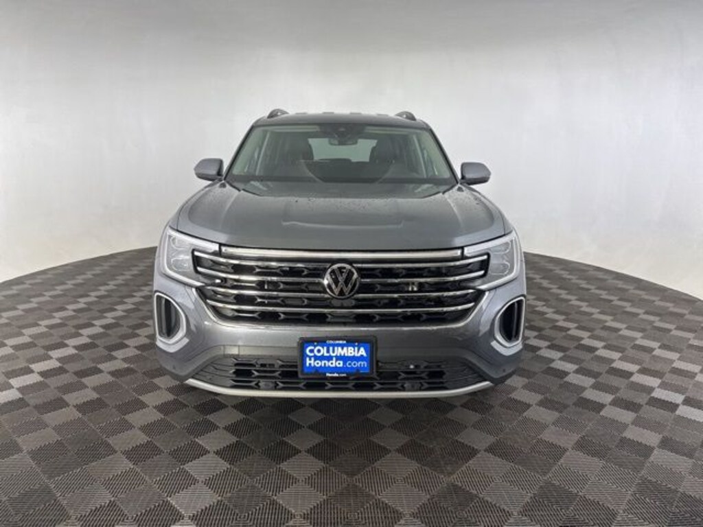 Used 2025 Volkswagen Atlas 2.0T SE w/Technology SUV