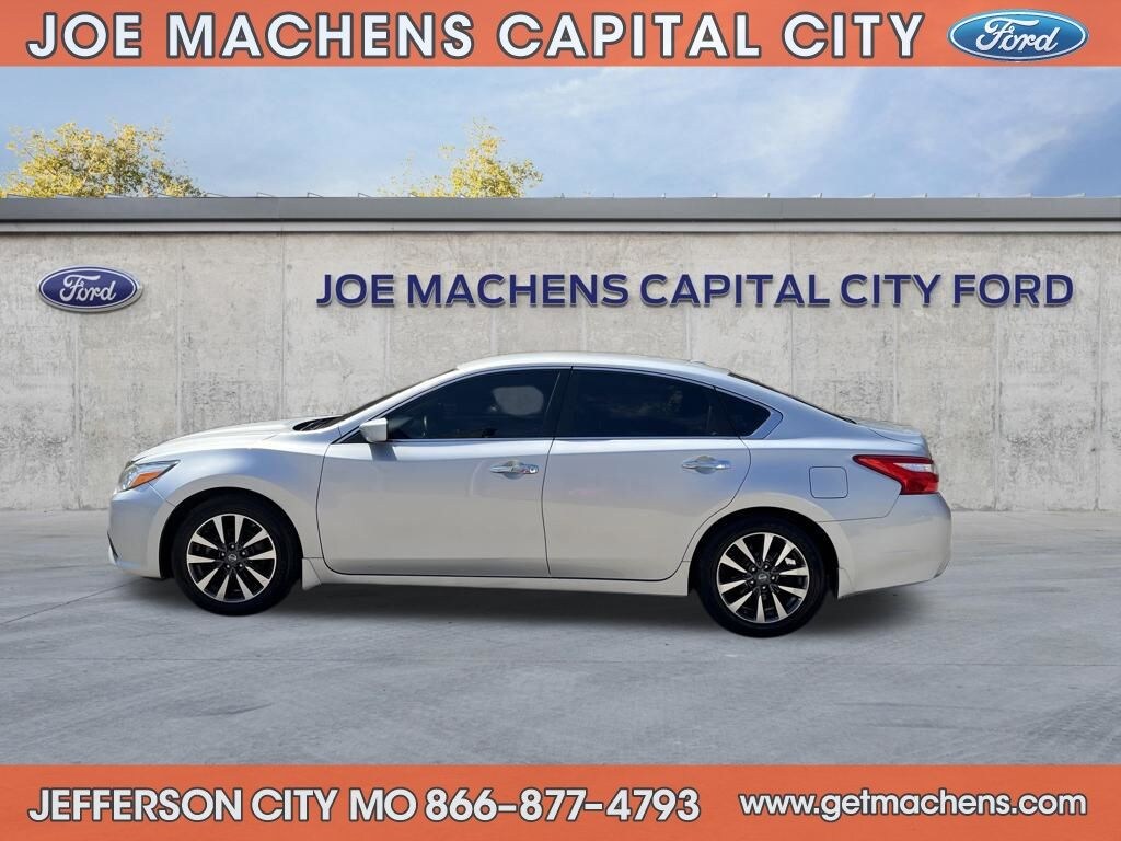 Used 2017 Nissan Altima 2.5 SV Sedan