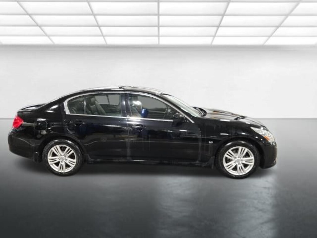 Used 2015 INFINITI Q40 Base Sedan