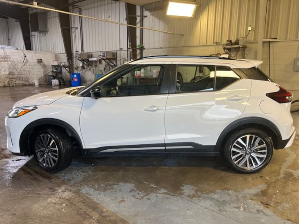 Used 2024 Nissan Kicks SR SUV