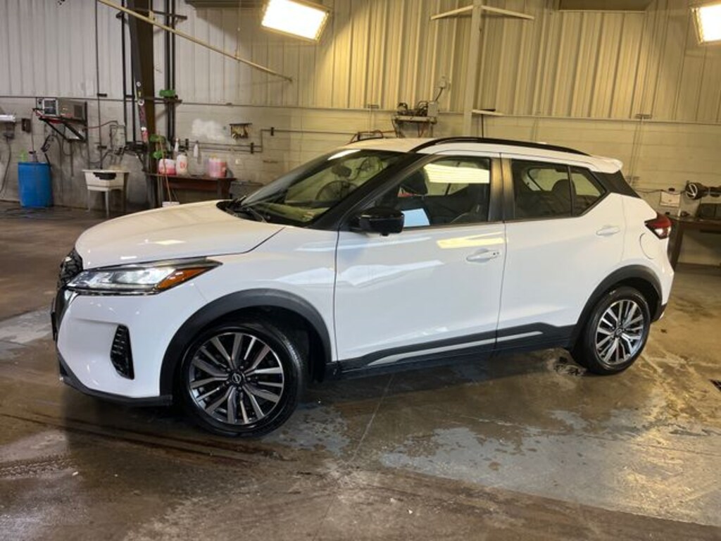 Used 2024 Nissan Kicks SR SUV