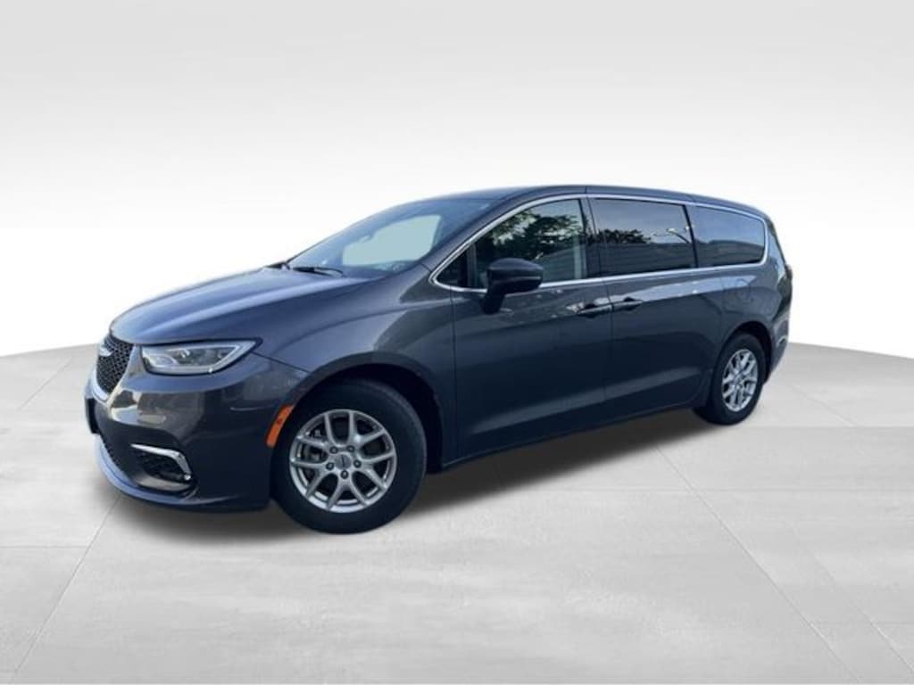 Used 2023 Chrysler Pacifica Touring L Minivan/Van