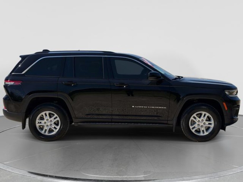 Used 2023 Jeep Grand Cherokee Laredo SUV