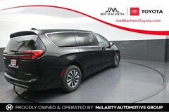 2024 Chrysler Pacifica Hybrid Select Minivan/Van