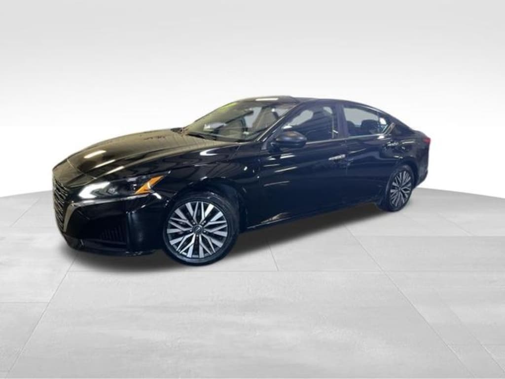 Used 2024 Nissan Altima 2.5 SV Sedan