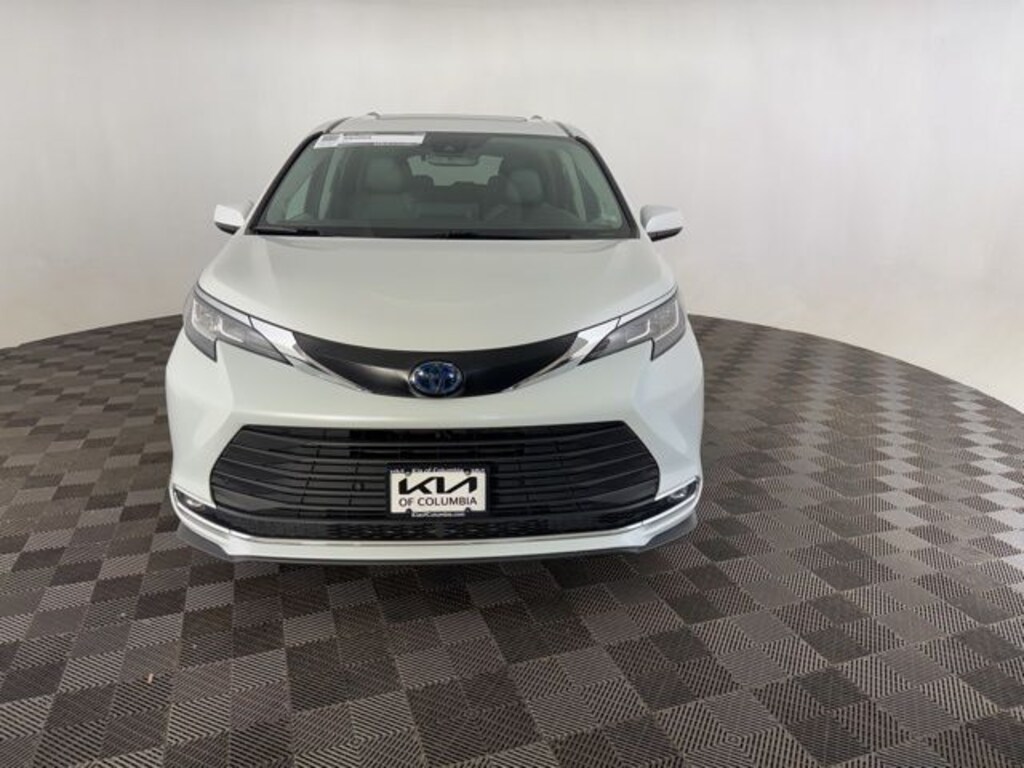 Used 2022 Toyota Sienna XLE Minivan/Van