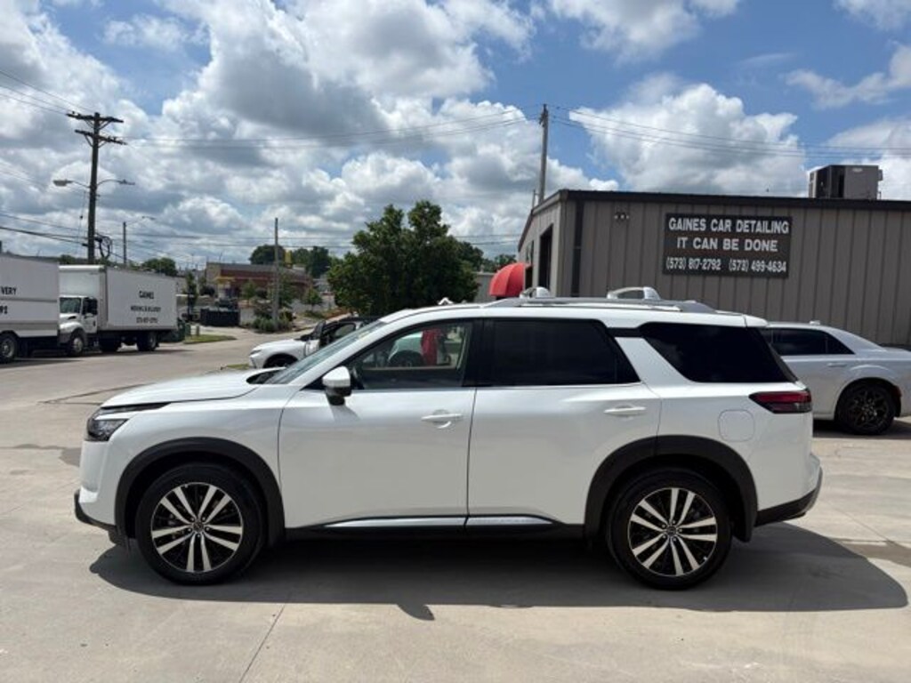 Used 2025 Nissan Pathfinder Platinum SUV