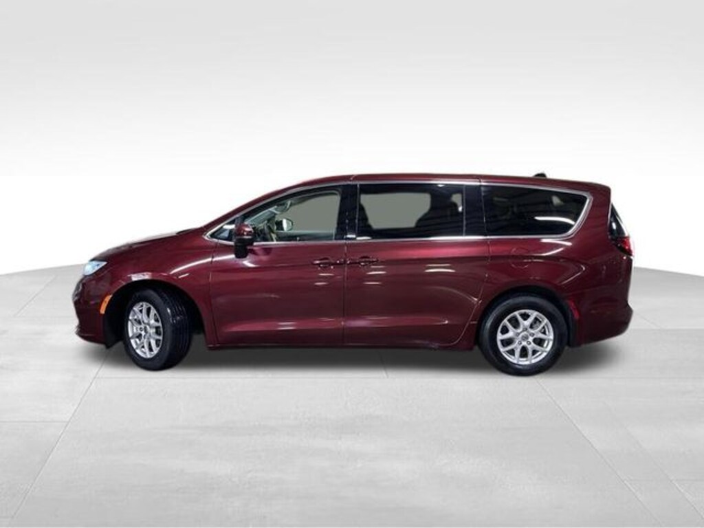 Used 2023 Chrysler Pacifica Touring L Minivan/Van