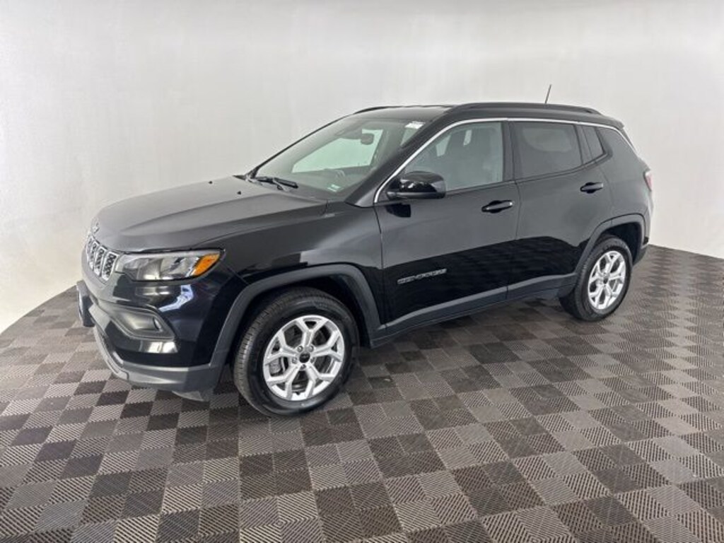 Used 2025 Jeep Compass Latitude SUV