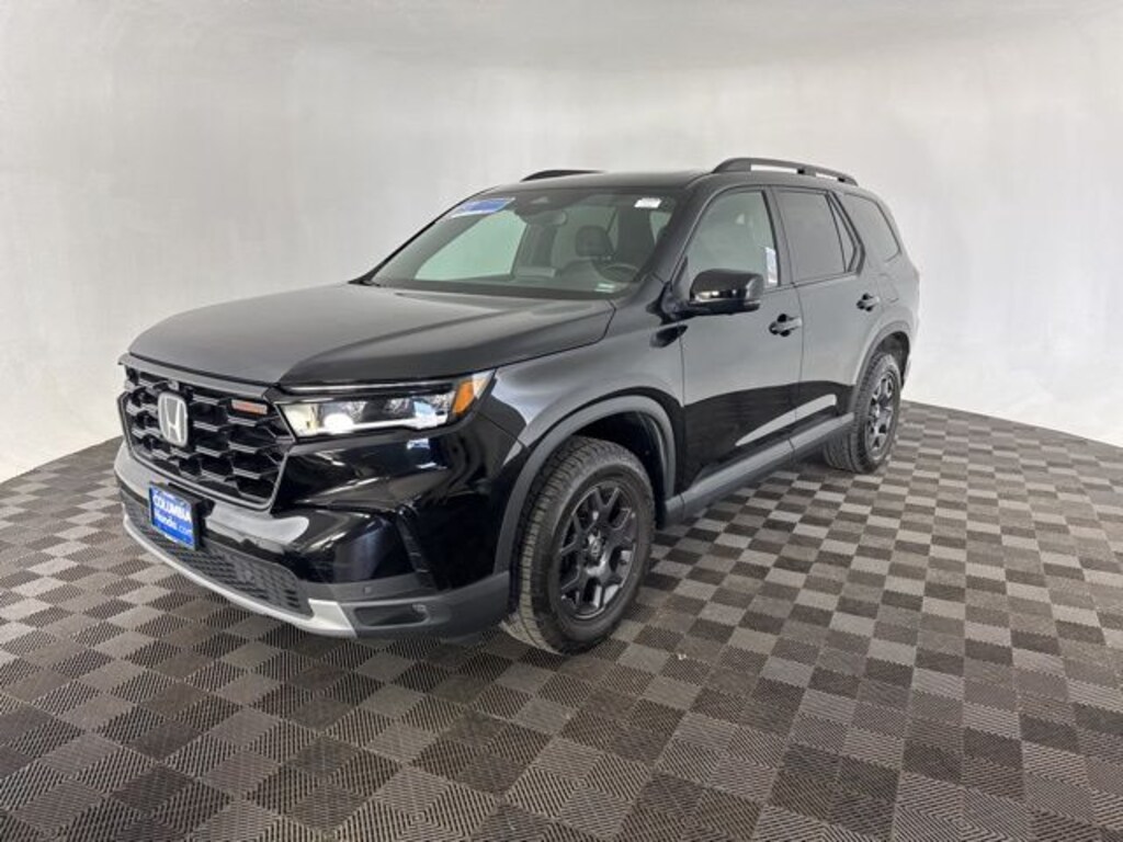 Used 2025 Honda Pilot TrailSport SUV