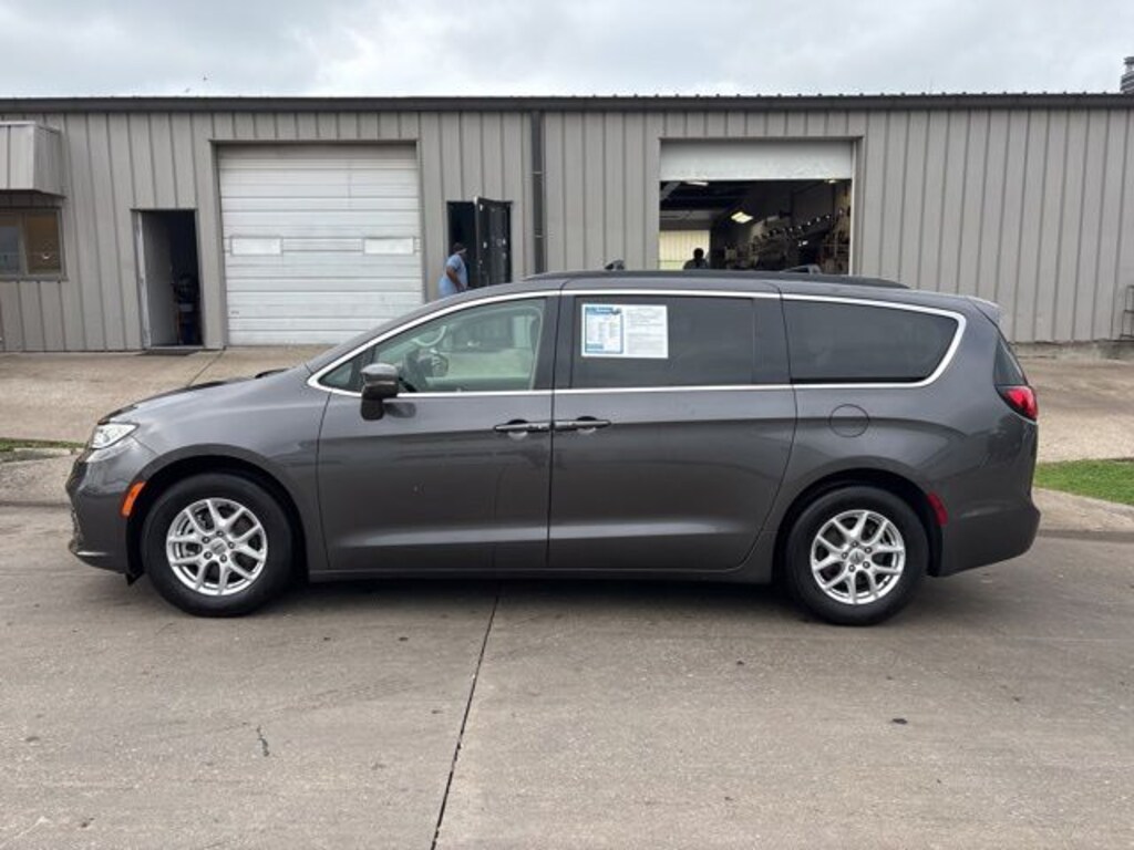 Used 2022 Chrysler Pacifica Touring L Minivan/Van