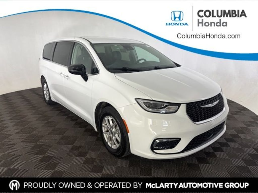 Used 2024 Chrysler Pacifica Touring L Minivan/Van