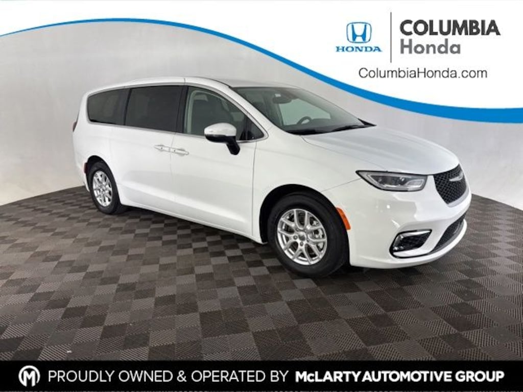 Used 2023 Chrysler Pacifica Touring L Minivan/Van