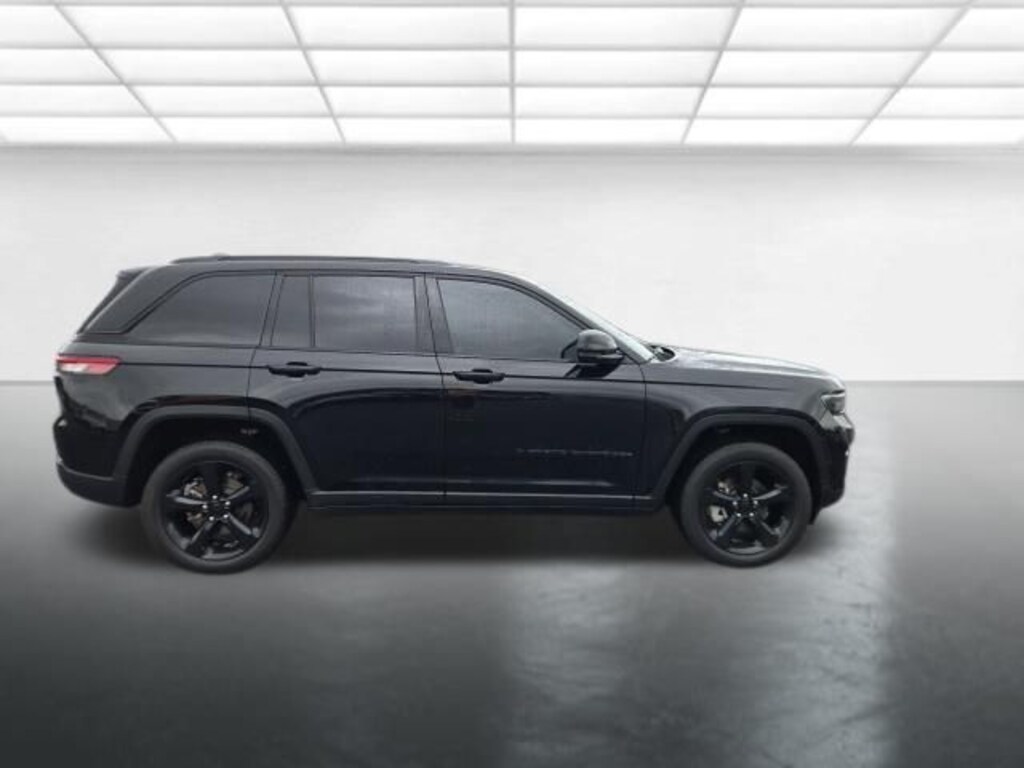 Used 2023 Jeep Grand Cherokee Limited SUV