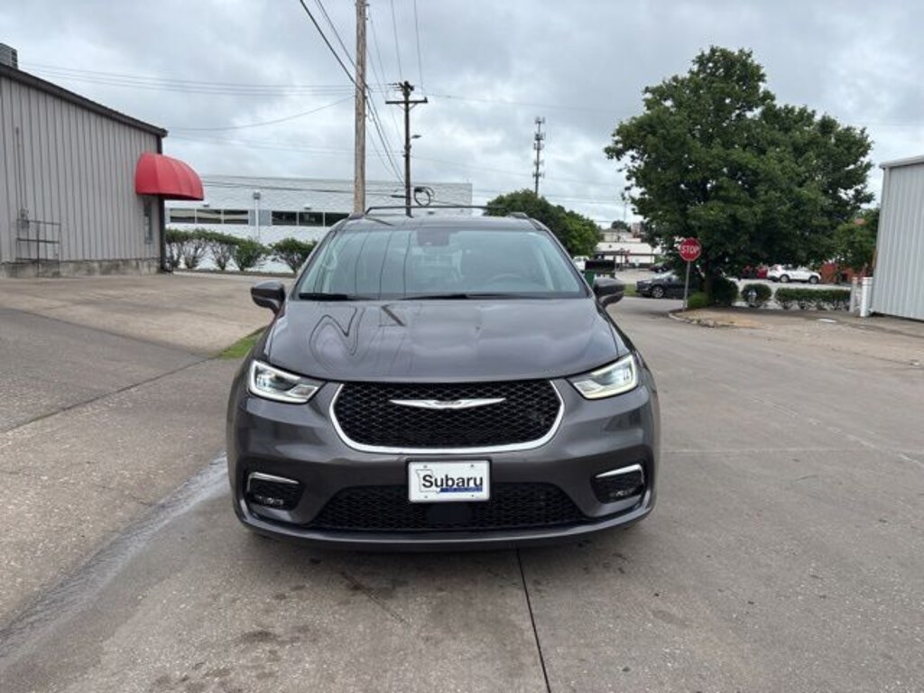 Used 2022 Chrysler Pacifica Touring L Minivan/Van