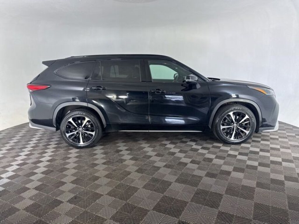 Used 2022 Toyota Highlander XSE SUV