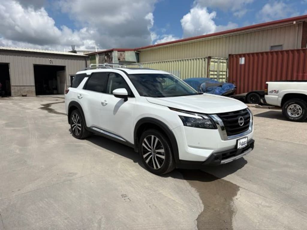 Used 2025 Nissan Pathfinder Platinum SUV