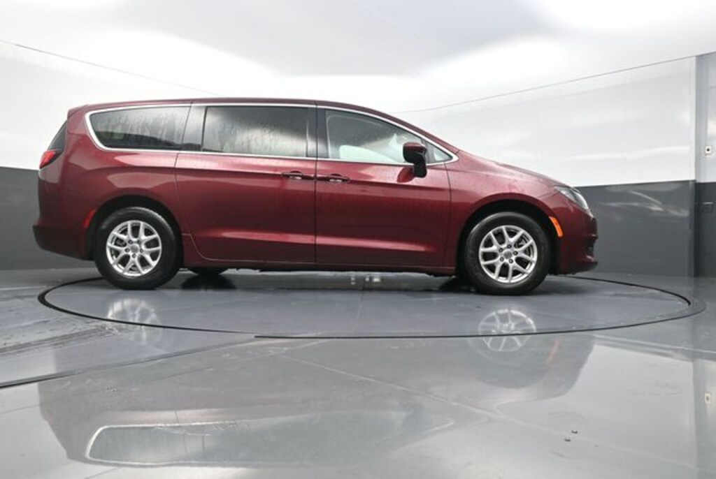 Used 2022 Chrysler Voyager LX Minivan/Van
