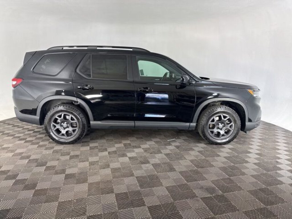 Used 2025 Honda Pilot TrailSport SUV