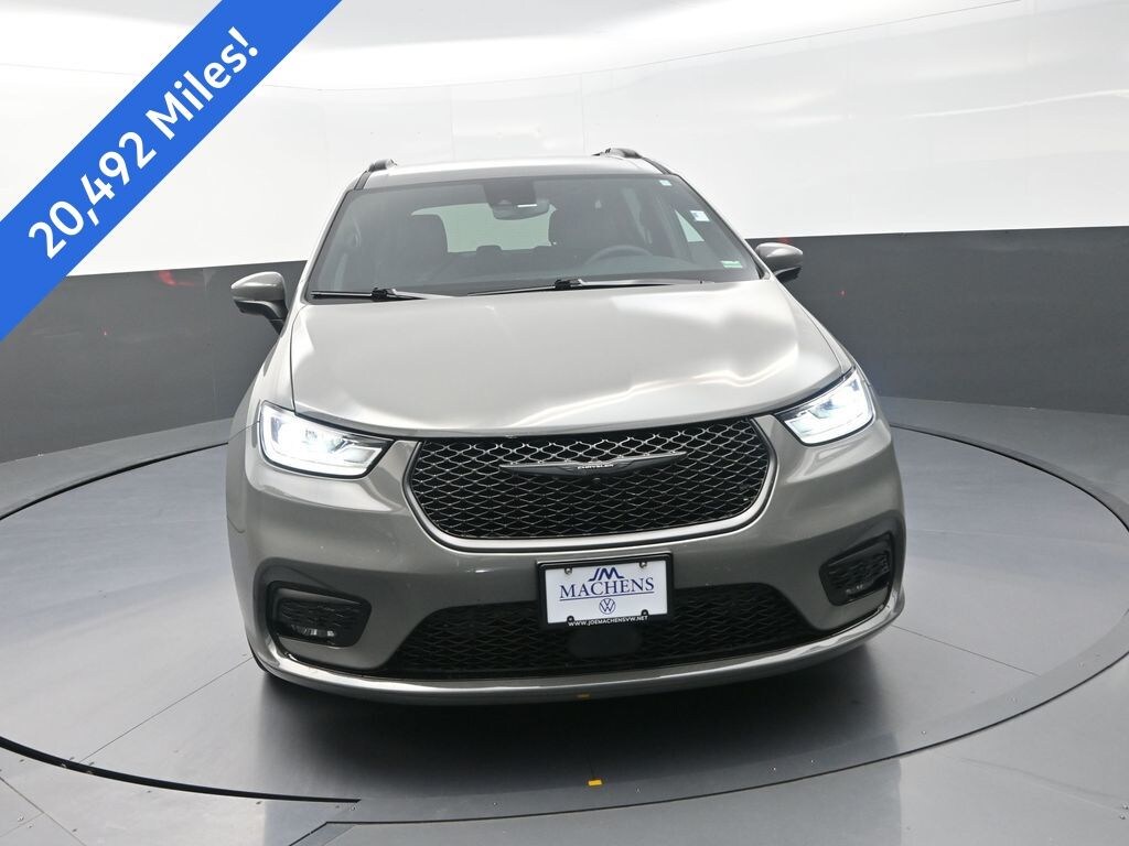 Used 2023 Chrysler Pacifica Touring L Minivan/Van